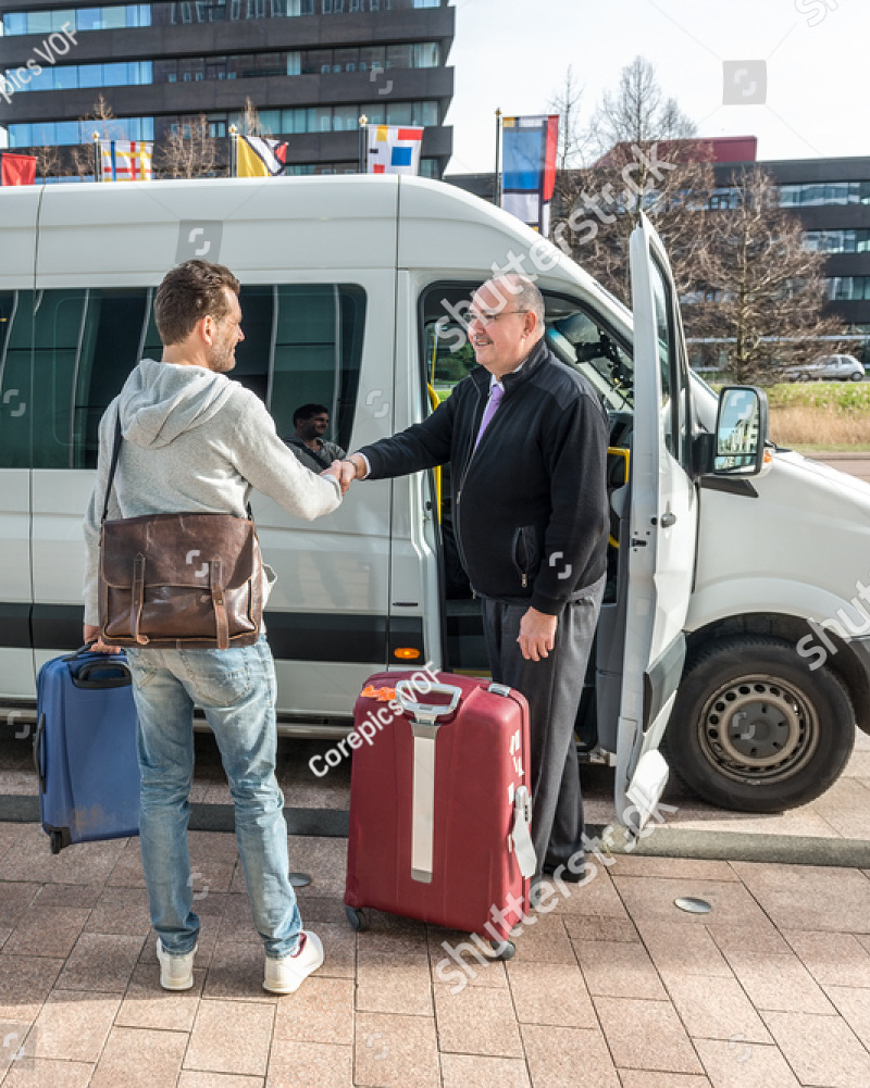 Navetta Gratuita Verso Porto e Aeroporto - Parcheggio Pinguino